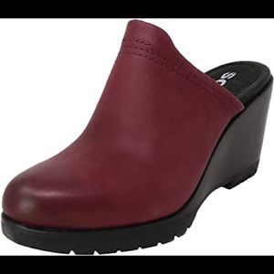 Sorel After Hours Clogs in Wine